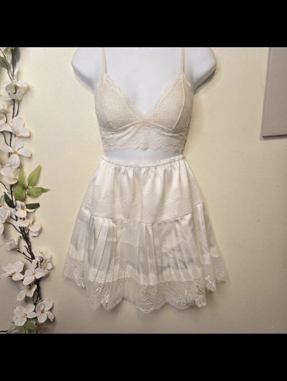 Fairycore Romantic White Satin Lace Pleated Mini Skirt